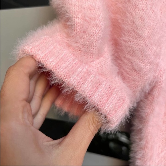 For Love & Lemons Anastasia
Carnation Cropped Sweater Size
XXS - Picture 5 of 7